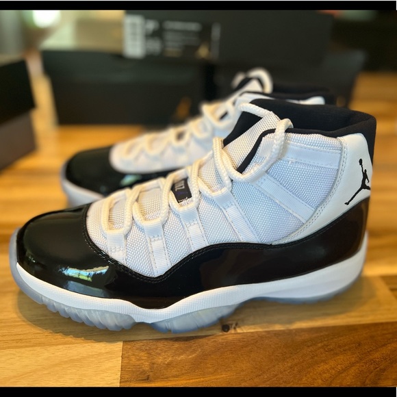 Jordan 11 Retro White/Concord Black Size US 7.5 EU 40.5 NEW IN BOX - Picture 8 of 10